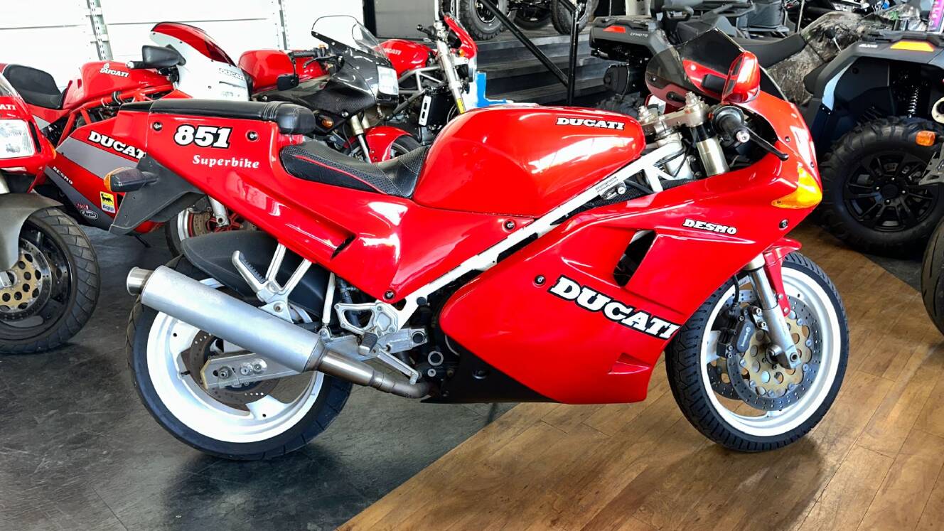 A photo of this 1991 Ducati 851
