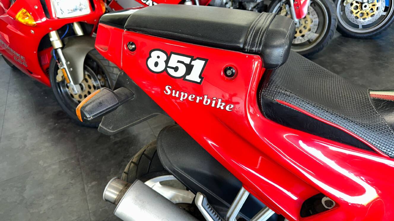 A photo of this 1991 Ducati 851