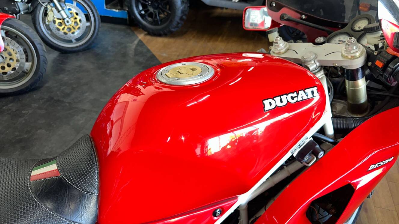A photo of this 1991 Ducati 851