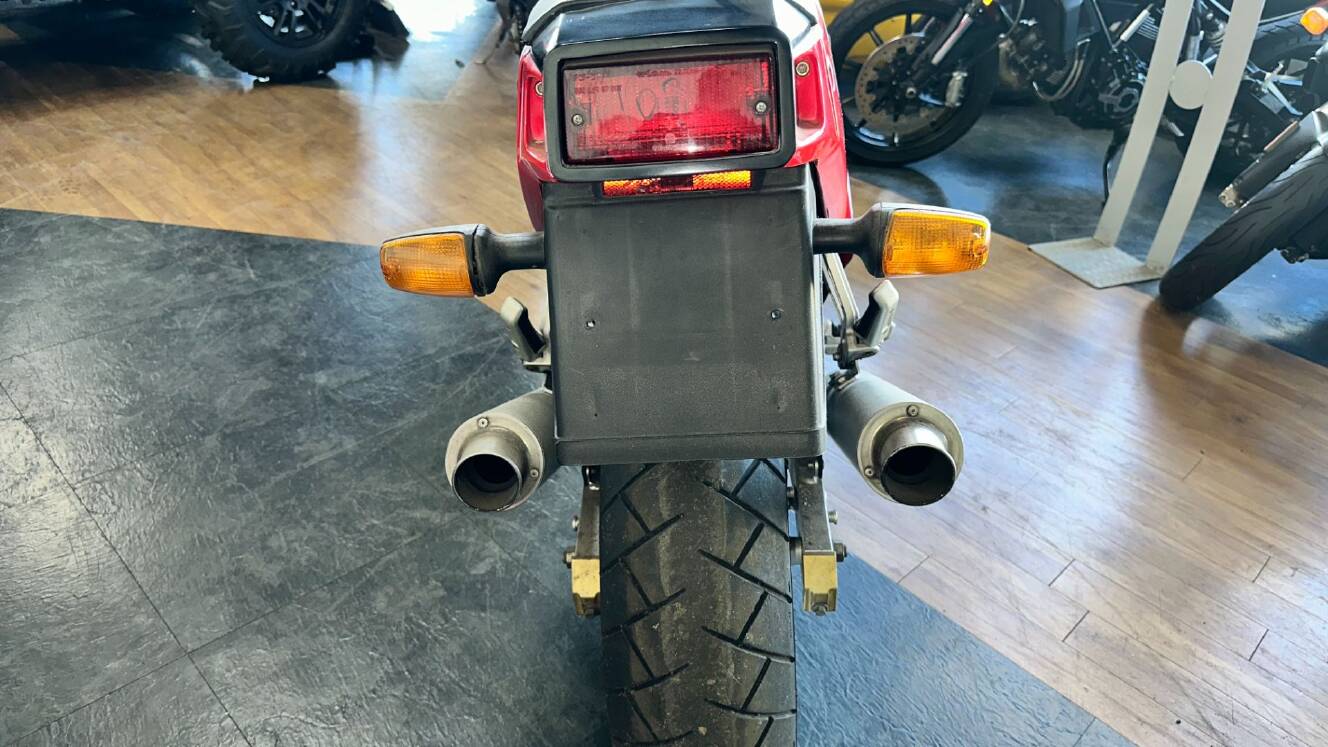 A photo of this 1991 Ducati 851