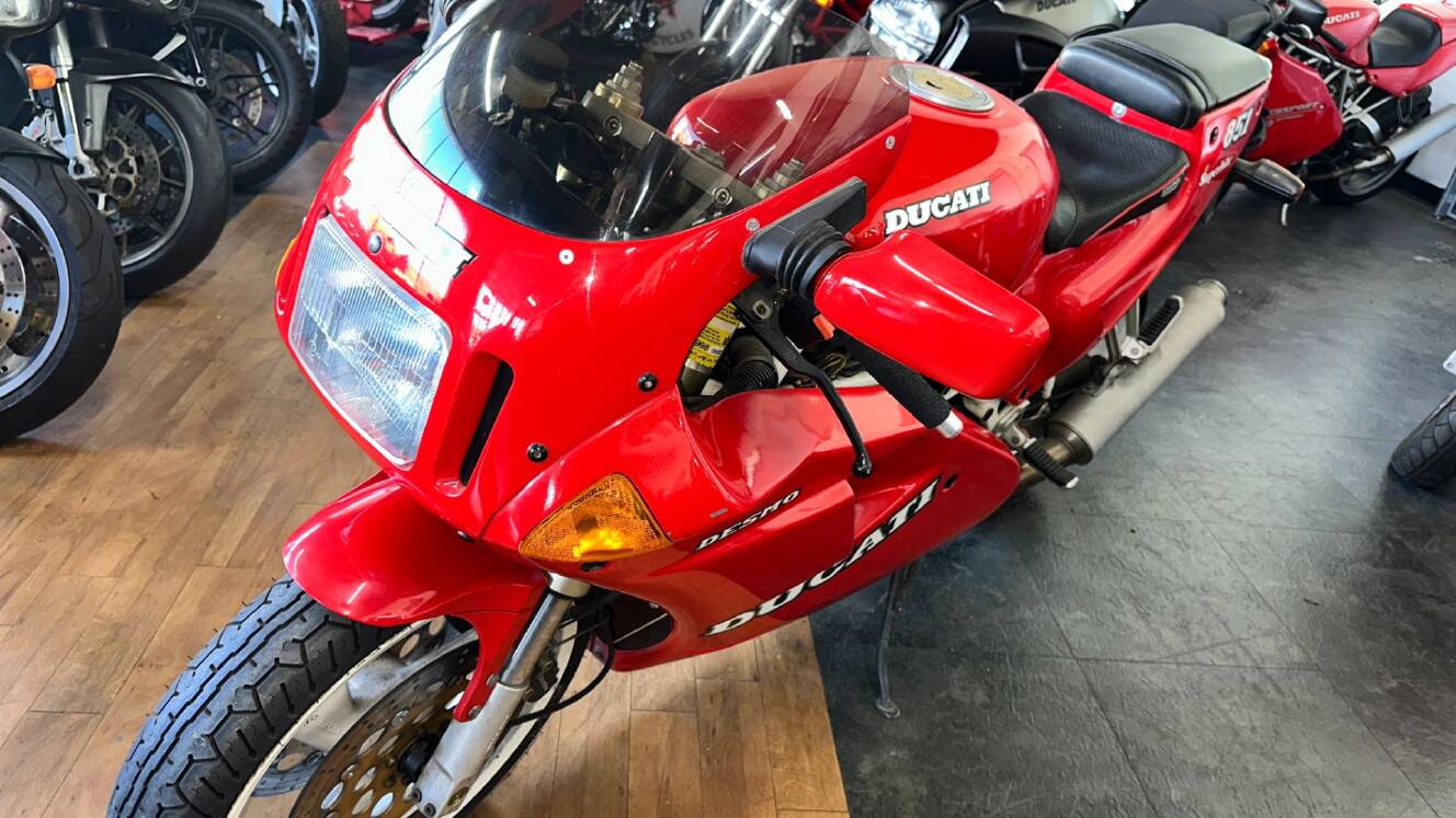 A photo of this 1991 Ducati 851