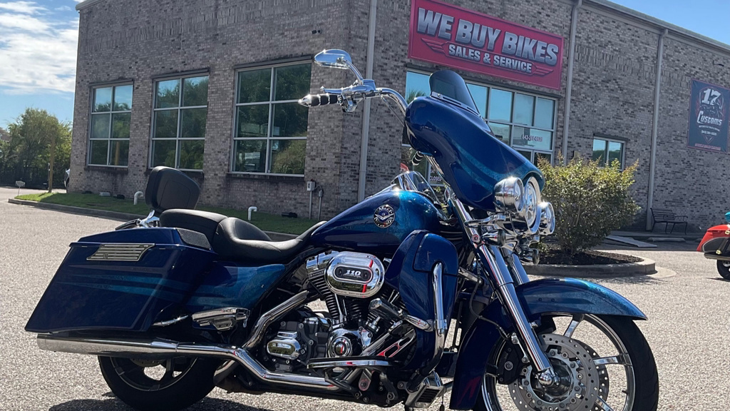 2013 Harley-Davidson Touring CVO Road King CVO in Little River, SC