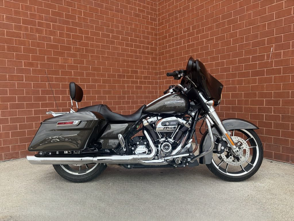 2021 Harley-Davidson Street Glide FLHX in Waterford Twp, MI