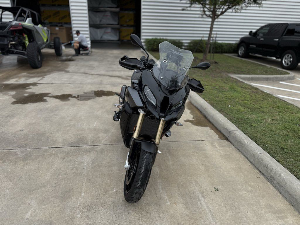 2022 BMW S 1000 XR Triple Black in la marque TX