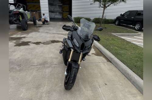 2022 BMW S 1000 XR Triple Black in la marque TX