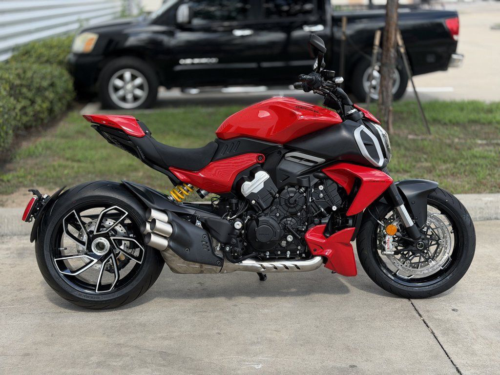 2026 Ducati Diavel V4 Red V4 in La Marque, TX