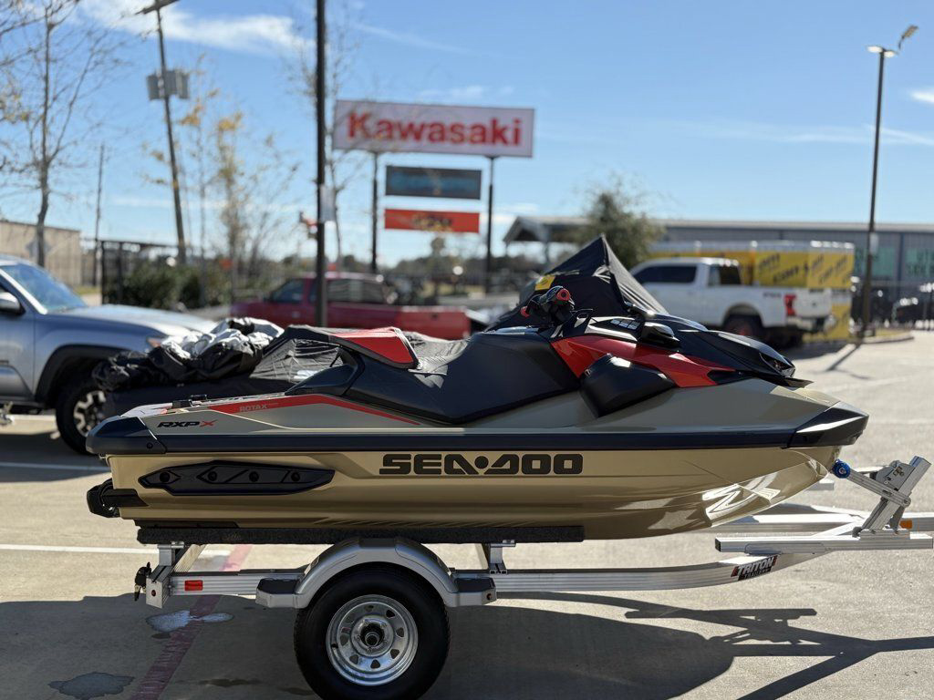 2025 Sea-Doo RXP-X 325 Tech, BRP Premium A, iBR Metallic Tan / La in la marque TX