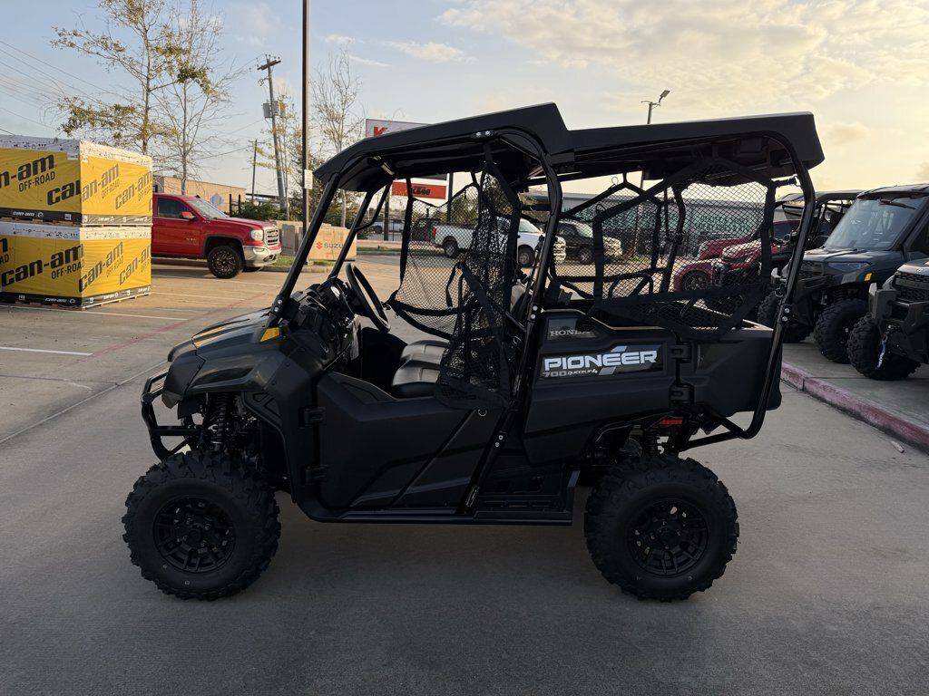 2026 Honda Pioneer 700-4 Deluxe in la marque TX