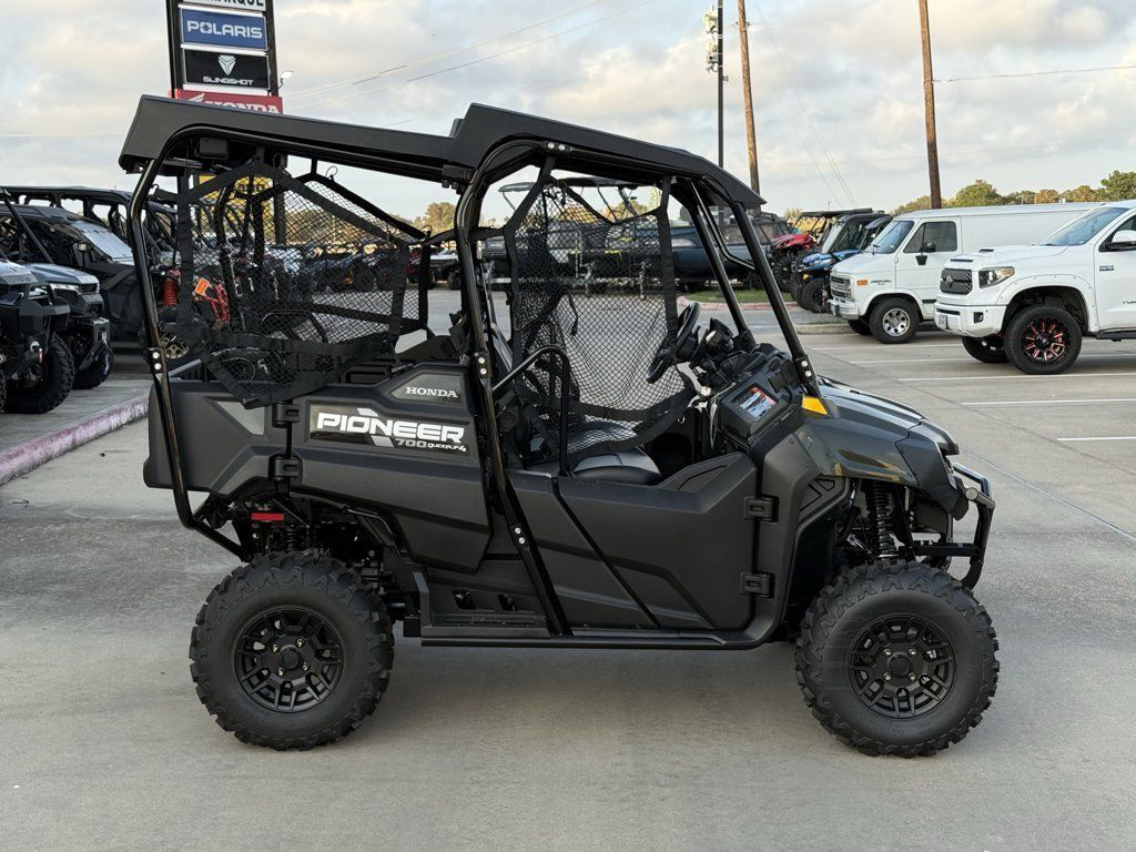 2026 Honda Pioneer 700-4 Deluxe in la marque TX