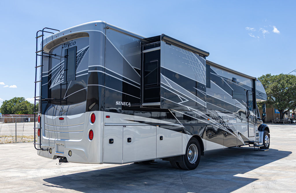 2025 Jayco Seneca 37K in weatherford TX