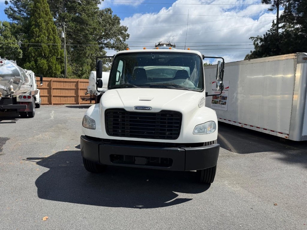 2020 FREIGHTLINER BUSINESS CLASS M2 106 in Houston, TX