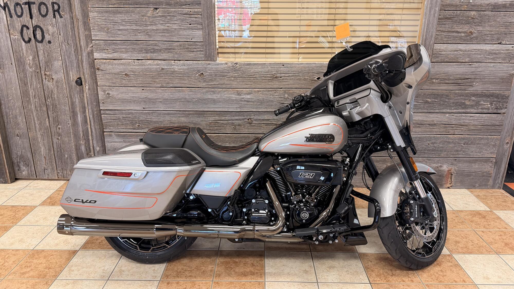 2023 Harley-Davidson CVO Street Glide CVO in Bonduel, WI