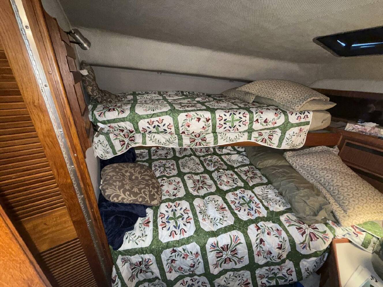 A photo of this 1988 Sea Ray 415