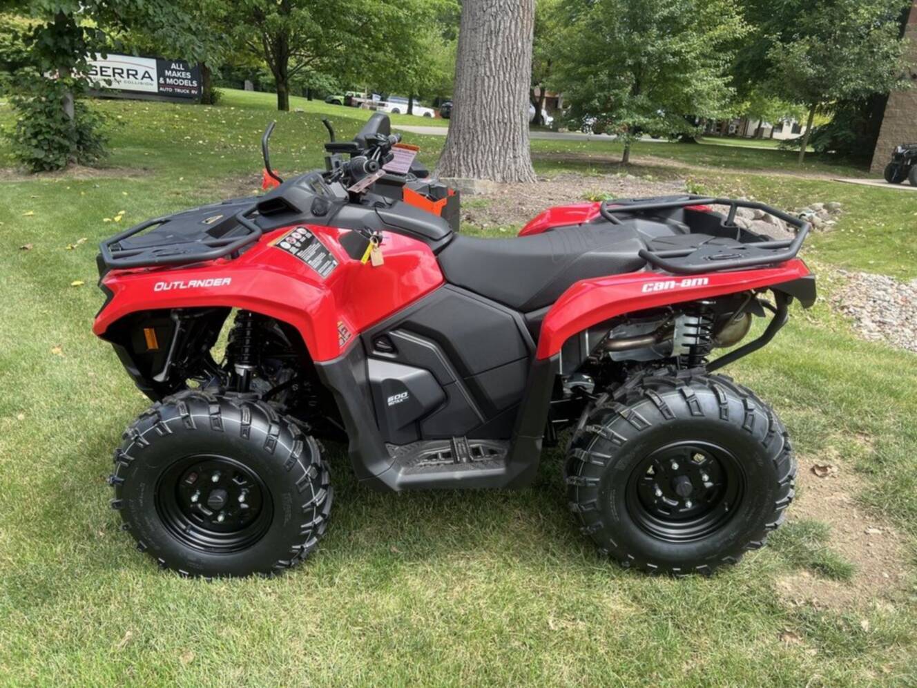 A photo of this 2026 Can-Am Outlander DPS 500