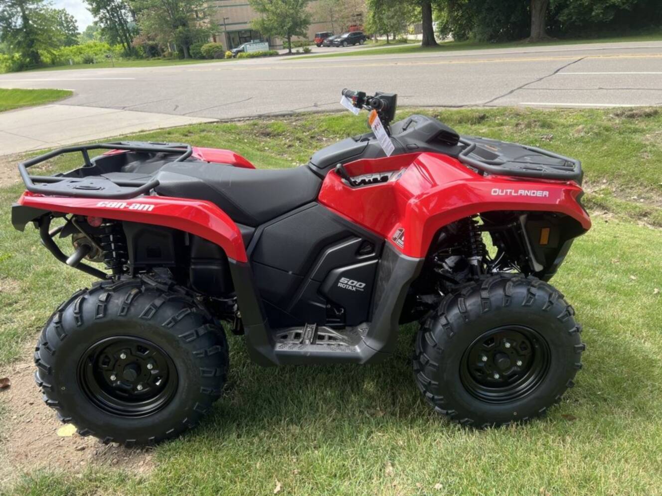 A photo of this 2026 Can-Am Outlander DPS 500