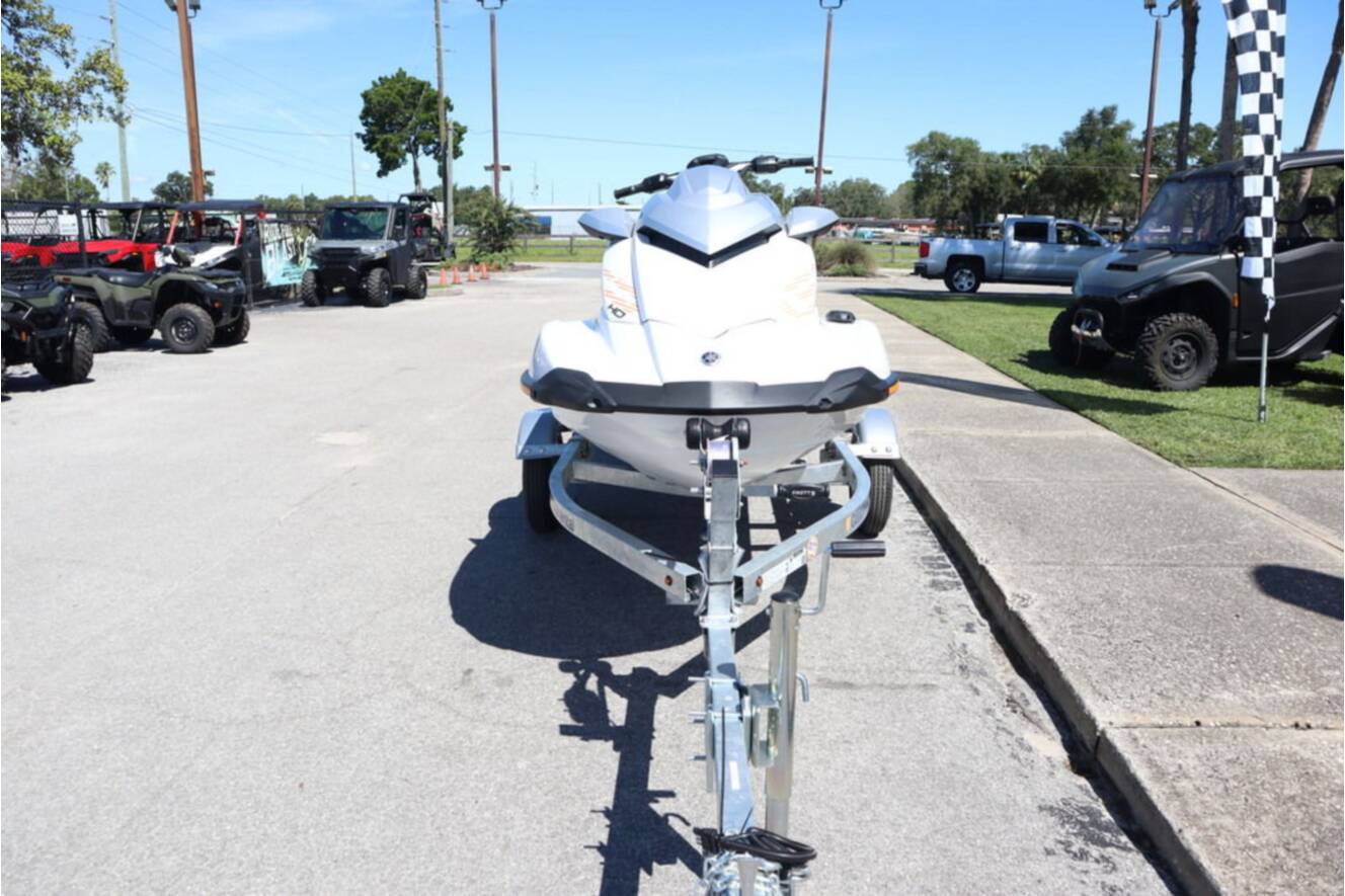 A photo of this 2006 Yamaha Waverunners GP 1900 C-CA