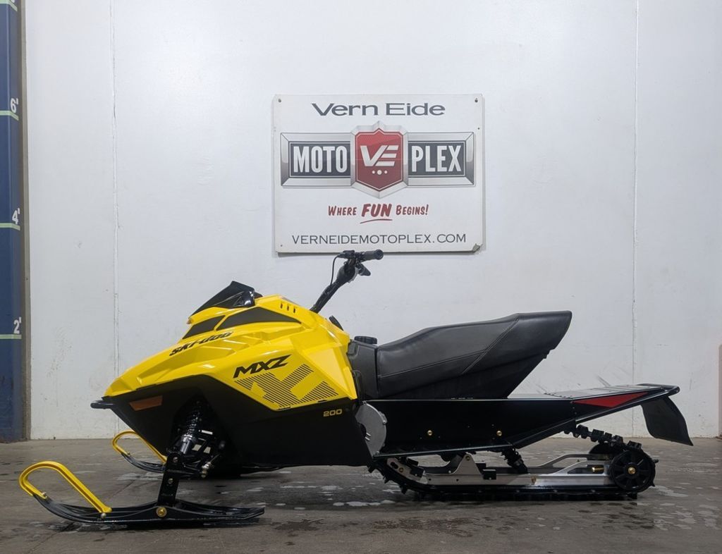 2027 Ski-Doo MXZ 200 cc 93 ES S_Lev_Yllw in sioux falls SD