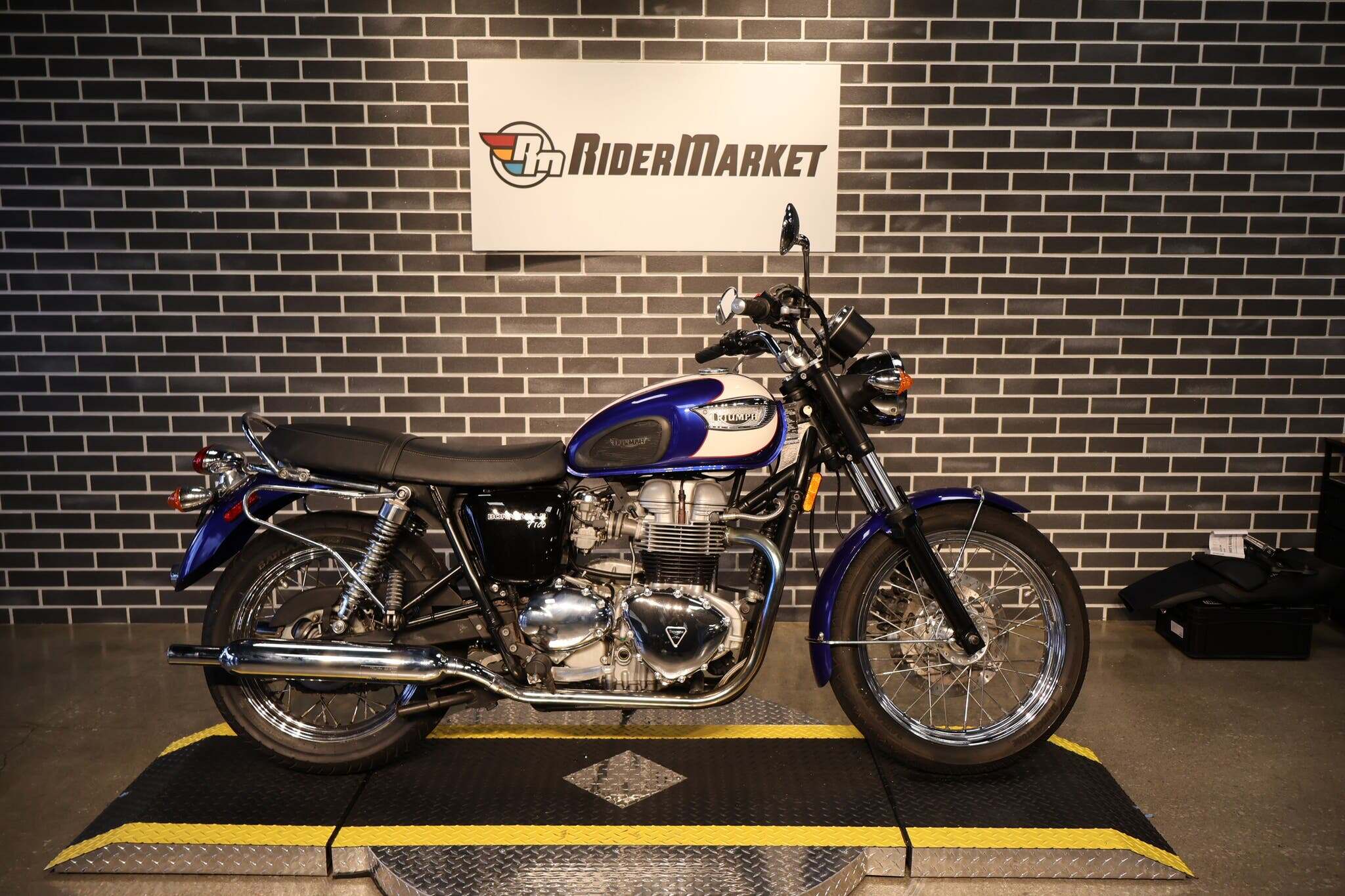 2003 Triumph Bonneville T100 in Ormond Beach, FL