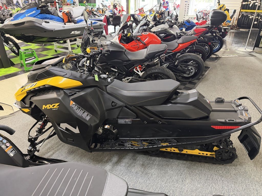 2027 Ski-Doo MXZ Neo+ 600 EFI - 55 120 ES RipSaw 1.25 S_Lev_4.5"_Yll in warsaw IN
