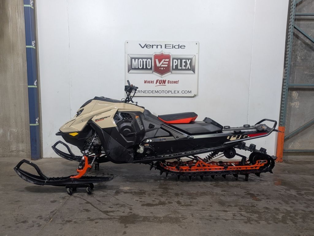 2027 Ski-Doo Summit Adrenaline 850 E-TEC® 146 SS Pow 2.5 H_alt_4.5" 850 E-TEC 146 2.5 in sioux falls SD