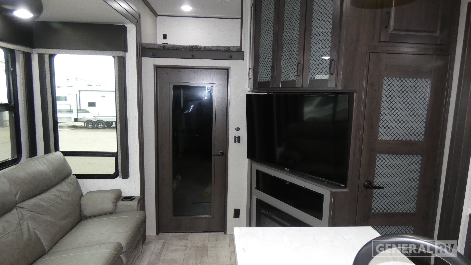 2022 Grand Design Momentum M Class 381MS in north canton OH