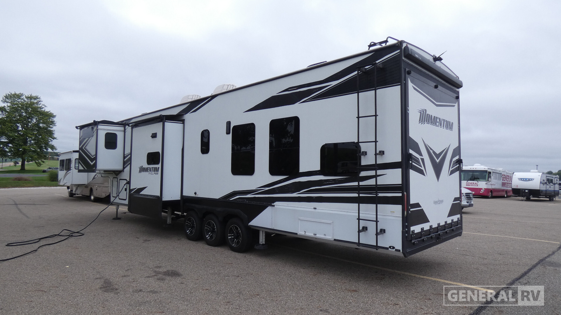 2022 Grand Design Momentum M Class 381MS in north canton OH