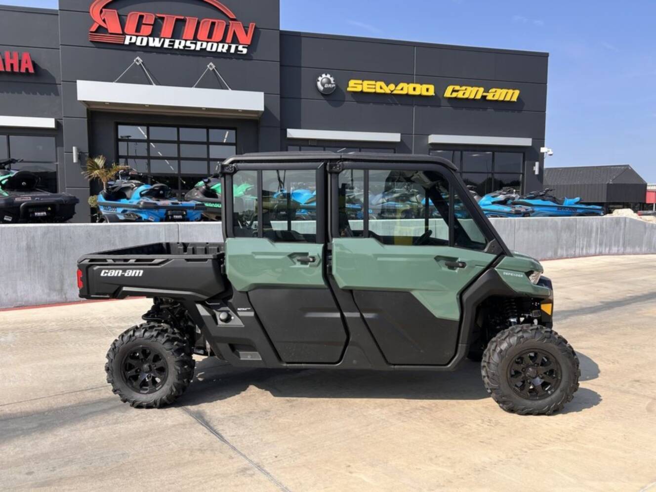 A photo of this 2026 Can-Am Defender MAX DPS CAB HD10