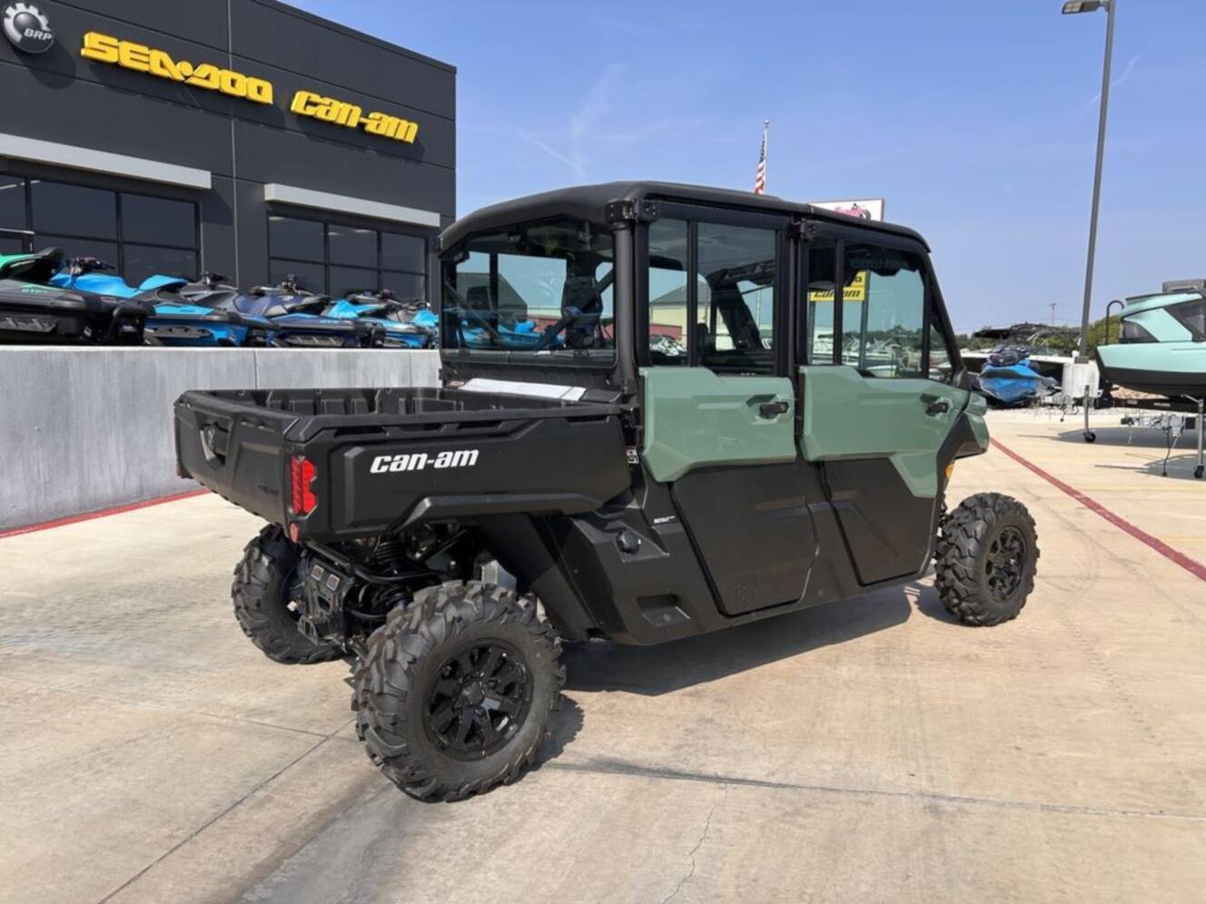 A photo of this 2026 Can-Am Defender MAX DPS CAB HD10
