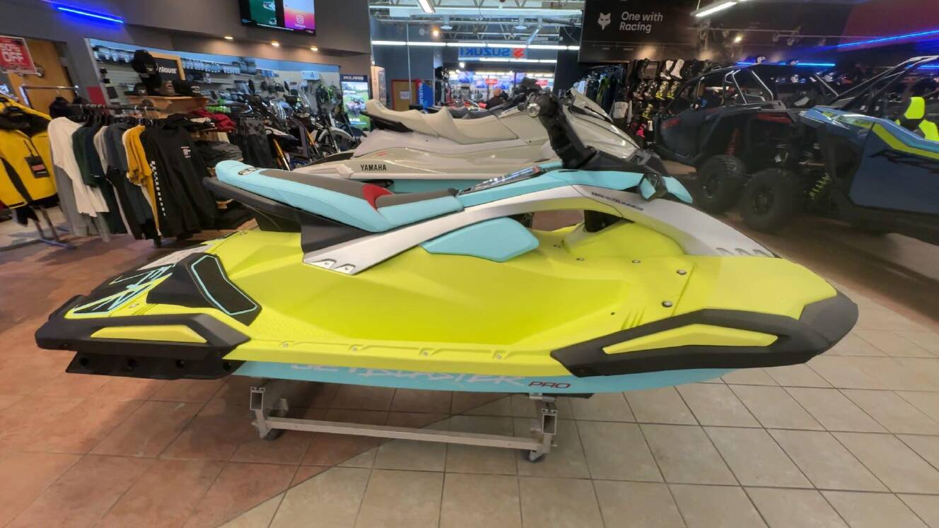A photo of this 2025 Yamaha JETBLASTER PRO 2-LUNAR