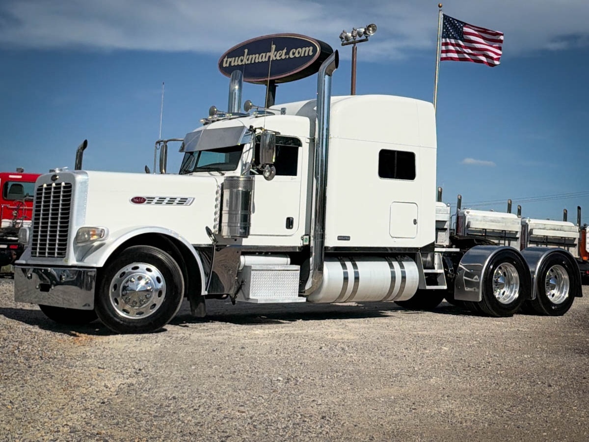 2016 PETERBILT 389 in Olive Branch, MS