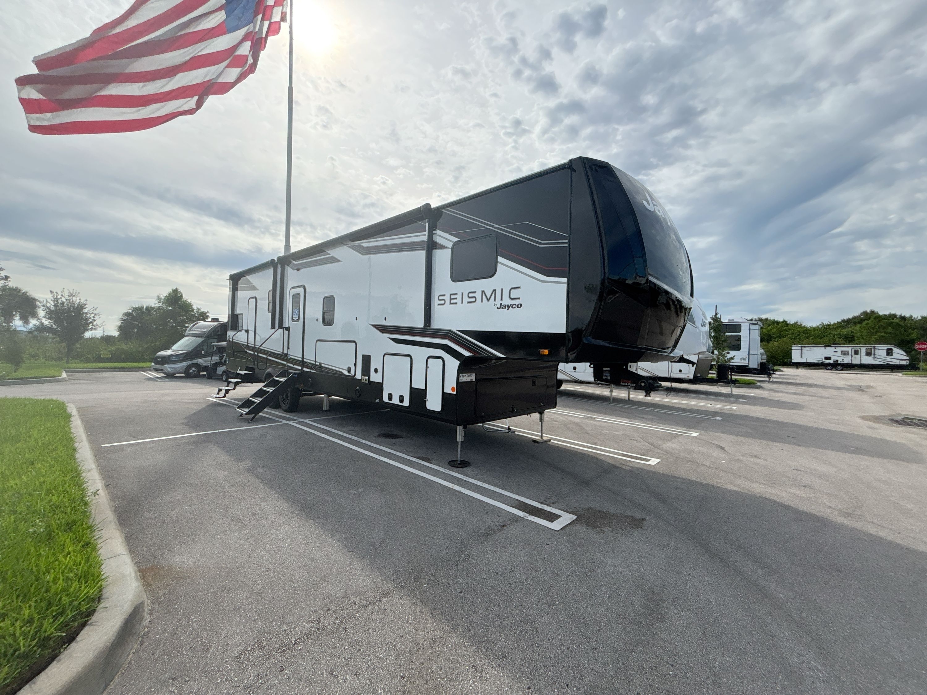 2027 Jayco SEISMIC 359 in fort pierce FL