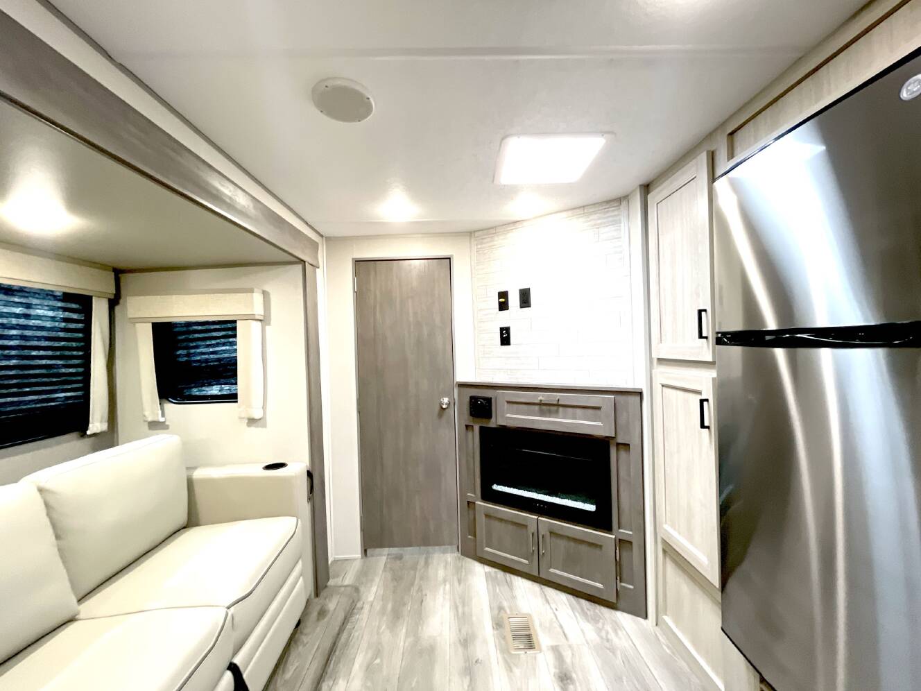 A photo of this 2025 Coachmen CATALINA LEGACY 263BHSCK