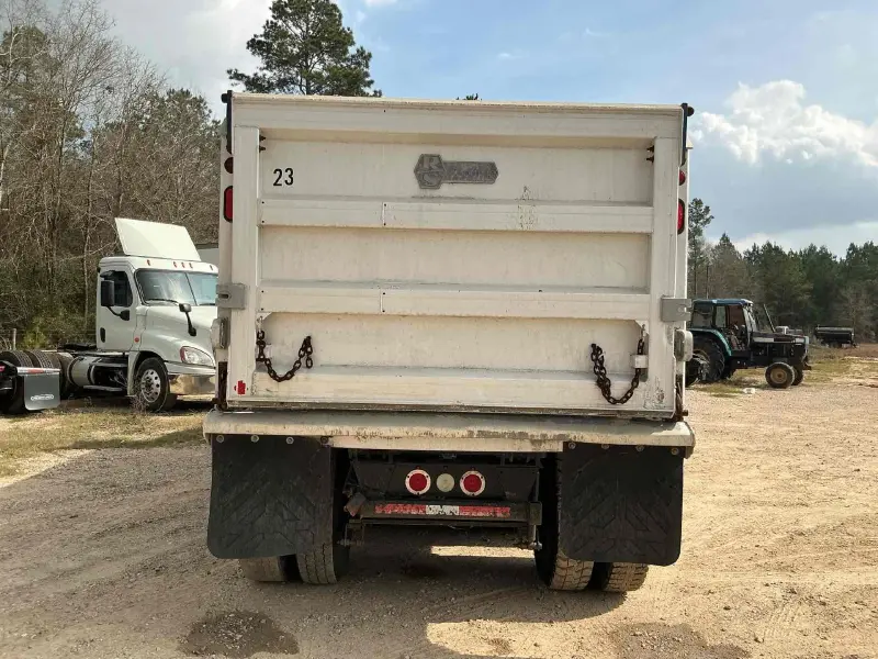 2014 Mack GU713