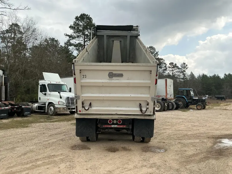 2014 Mack GU713