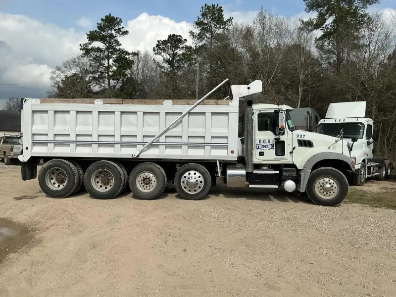2014 Mack GU713