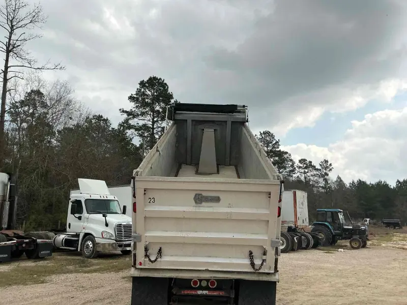 2014 Mack GU713