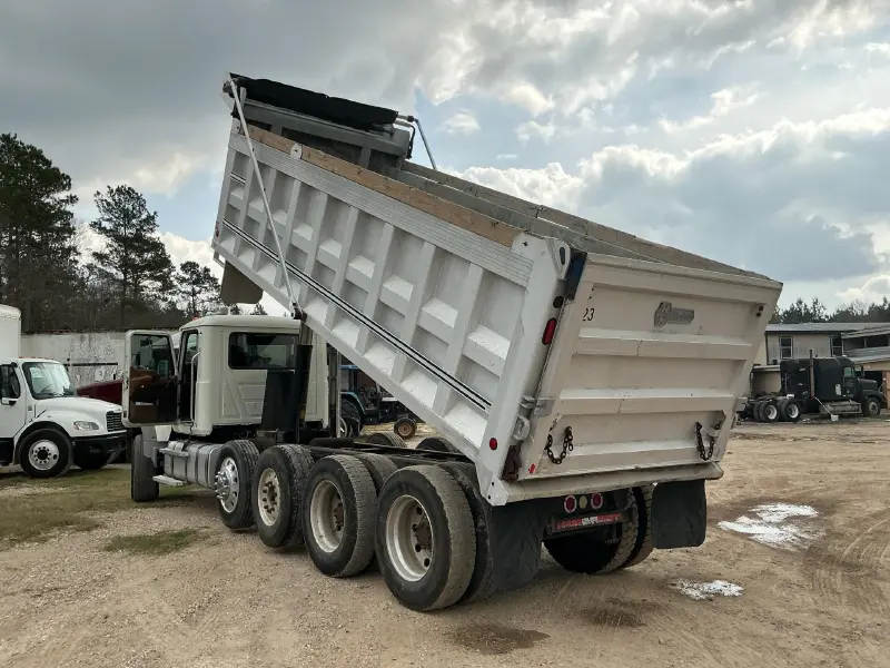 2014 Mack GU713