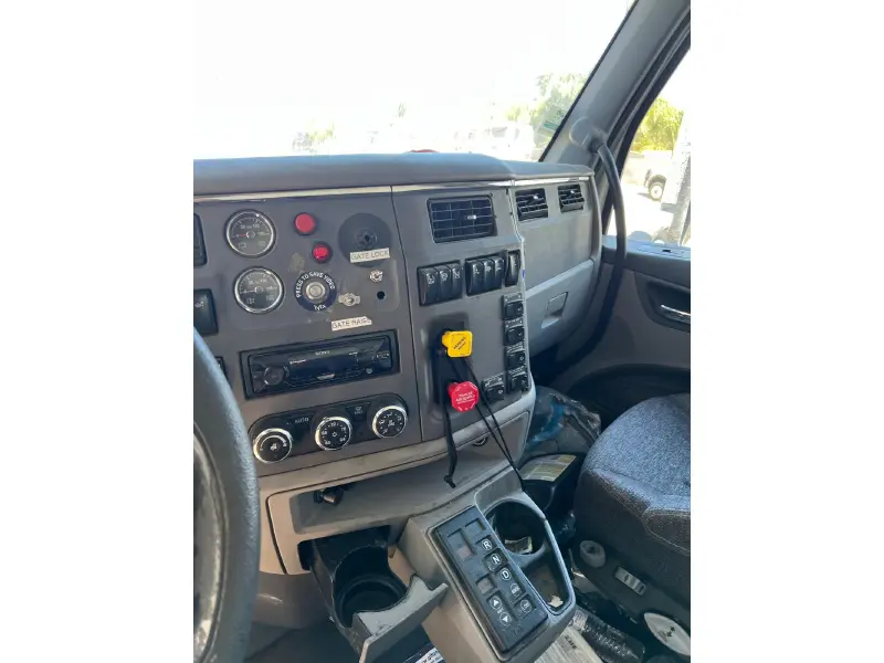 2016 PETERBILT 579