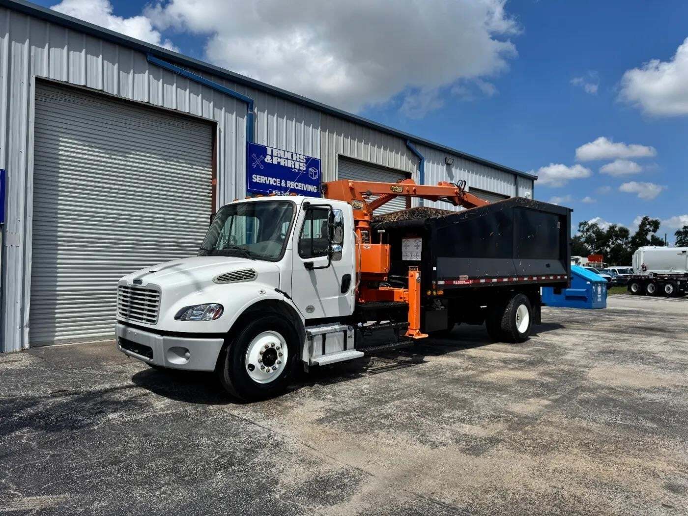 2023 FREIGHTLINER BUSINESS CLASS M2 106 in Tampa, FL