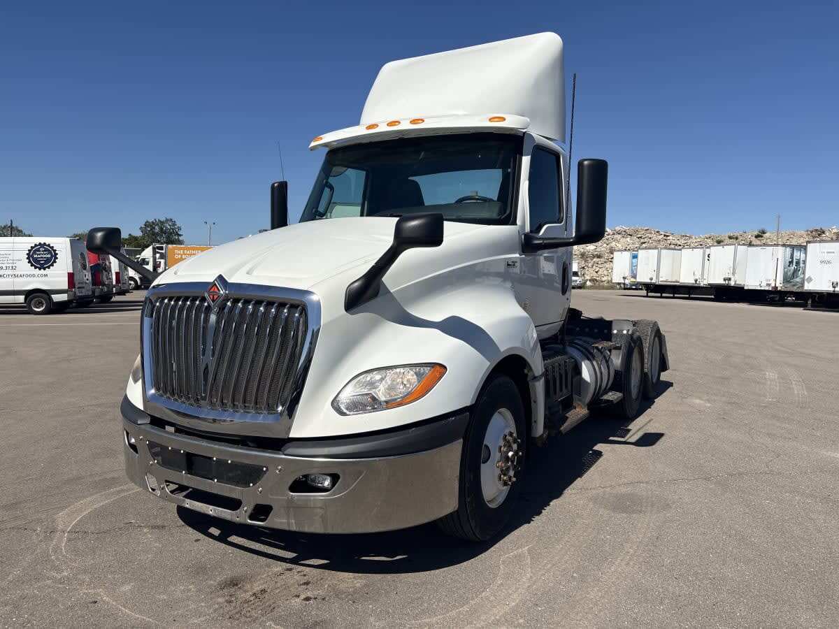 2019 INTERNATIONAL LT625 DAYCAB T/A in Taylor, MI
