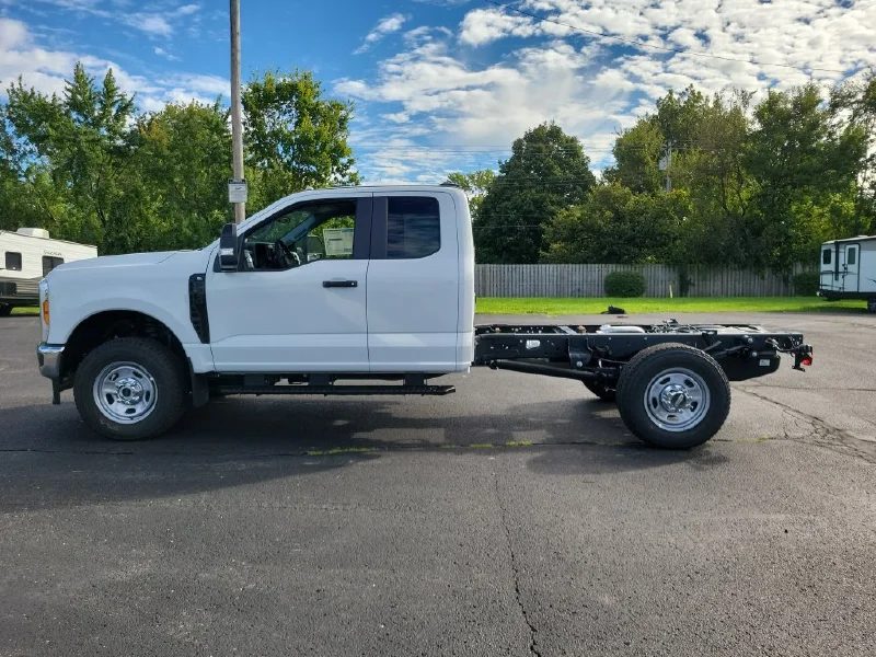 2027 FORD F350