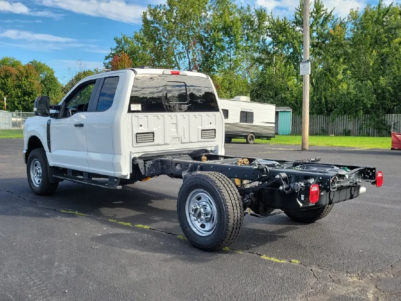 2027 FORD F350