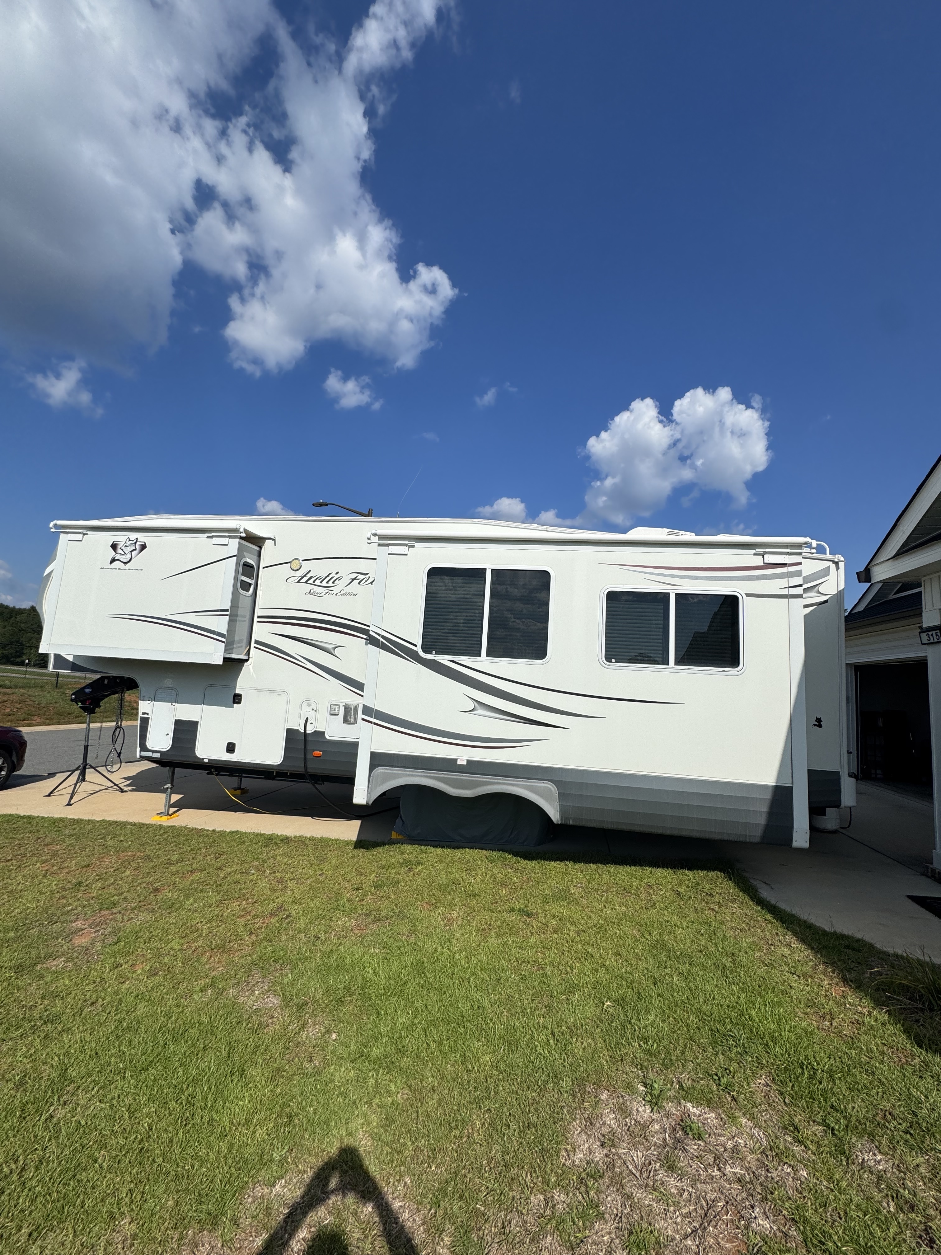2014 Northwood Mfg ARCTIC FOX SILVER FOX 29-5T RV