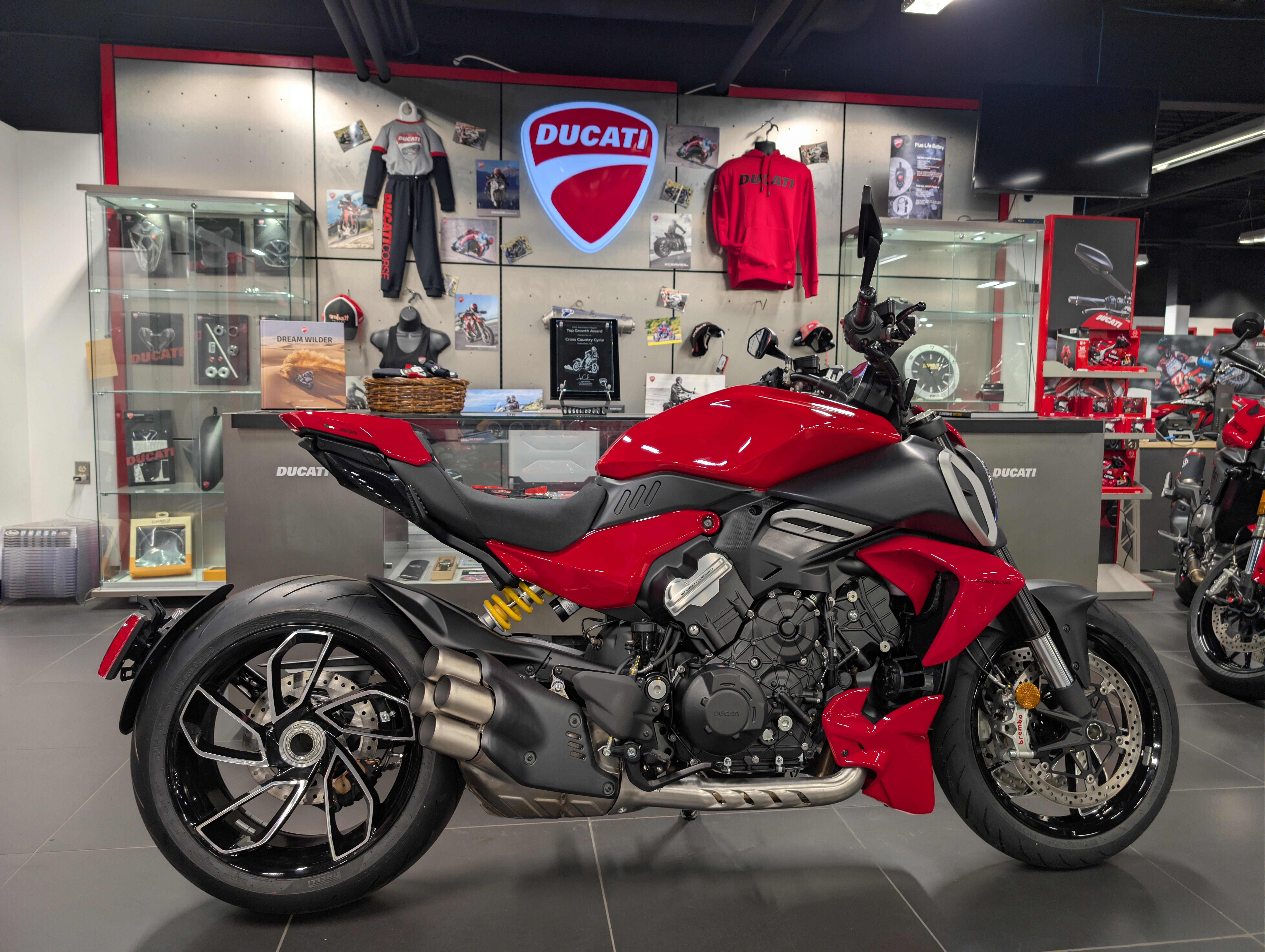 2026 Ducati DIAVEL V4 V4 in Metuchen, NJ
