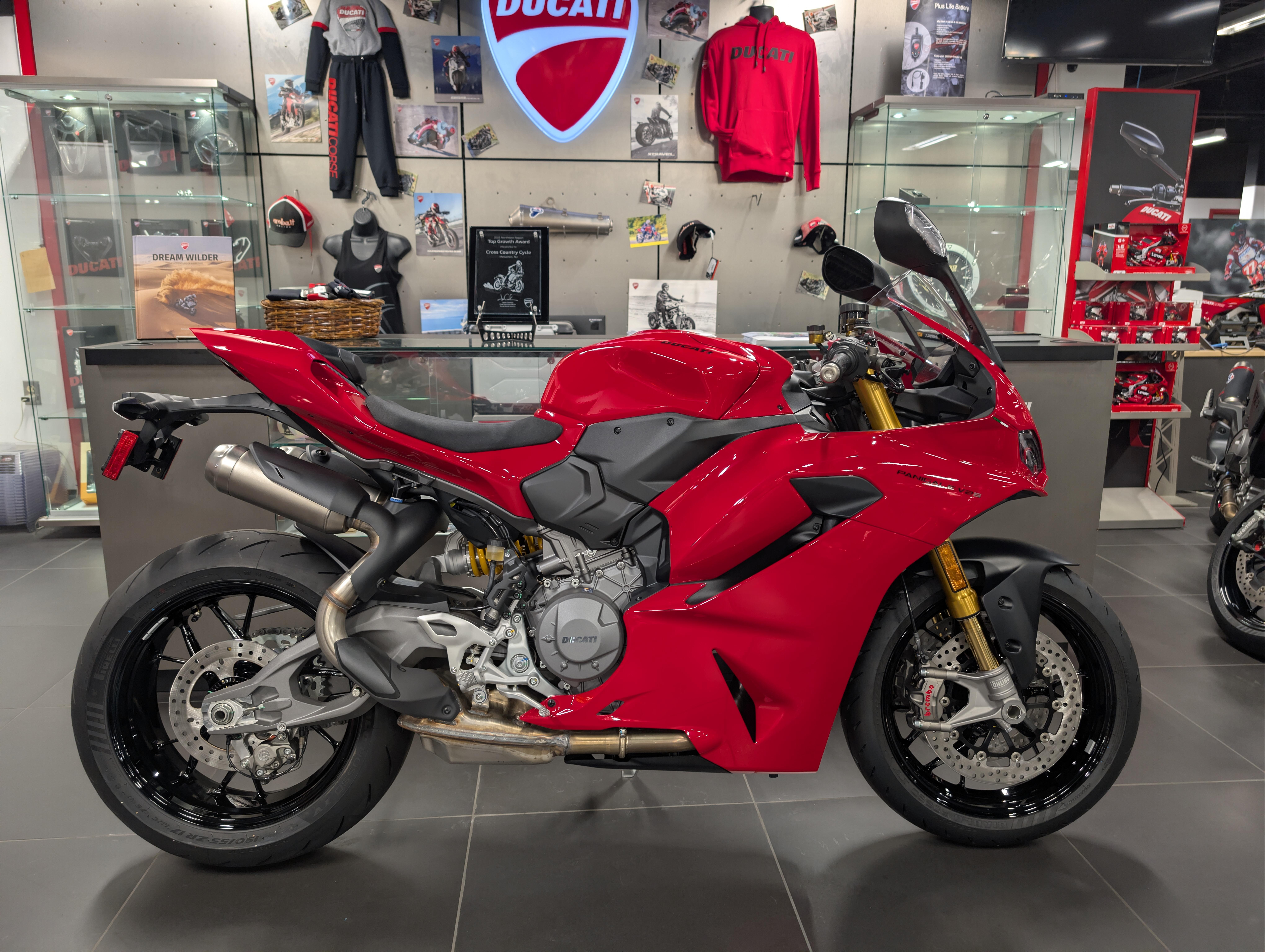 2026 Ducati PANIGALE V2S V2 in Metuchen, NJ