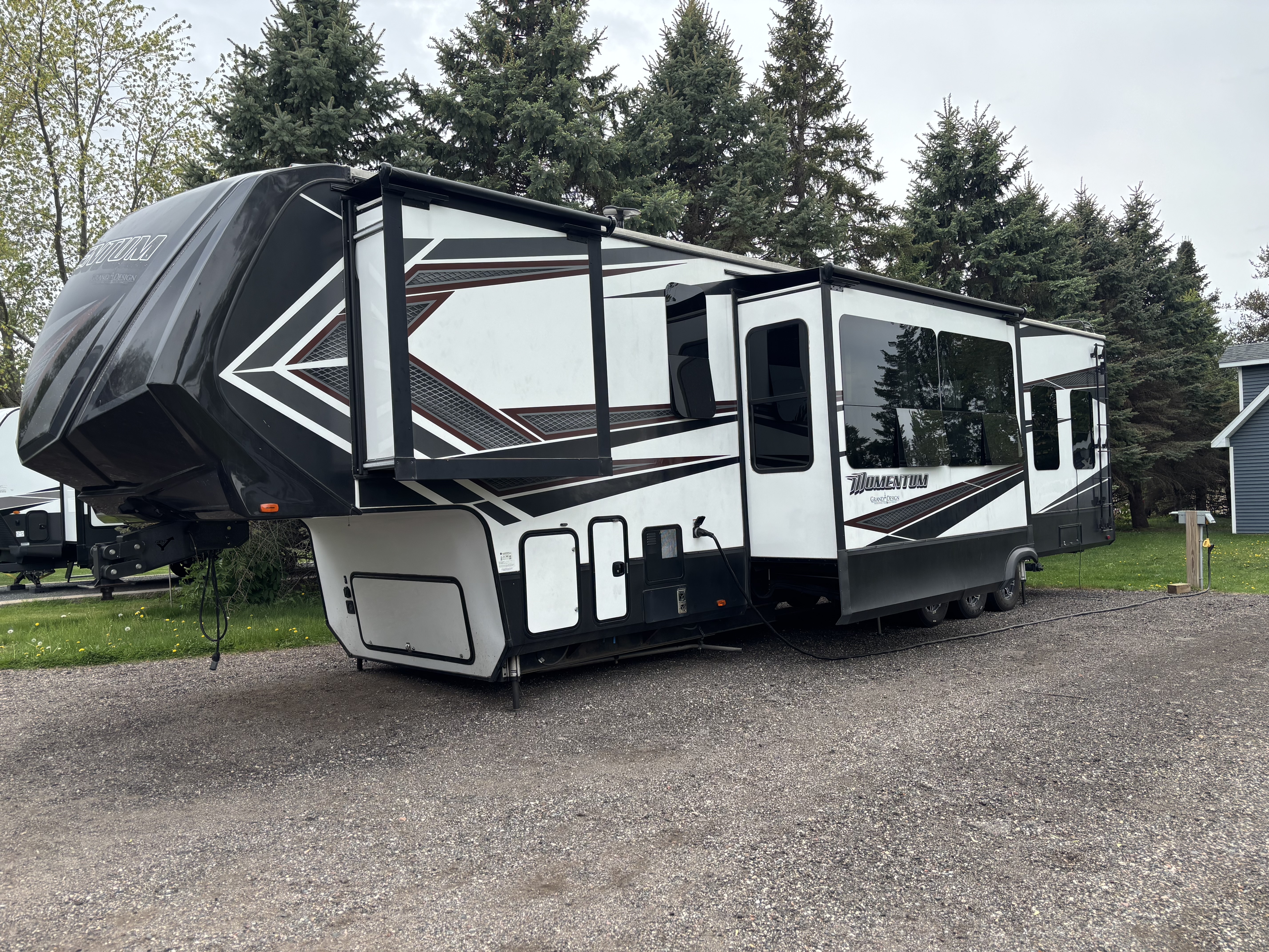 2018 Grand Design MOMENTUM 399TH RV