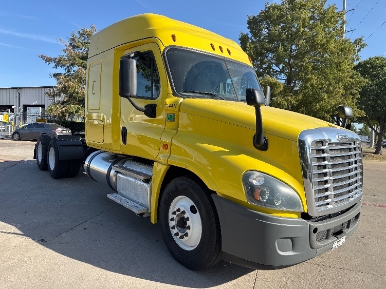2019 FREIGHTLINER CASCADIA 125 in Lansing, MI