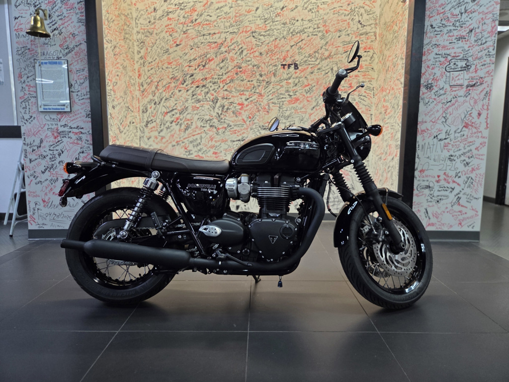 2022 Triumph Bonneville T120 Black BLACK in Woodbridge, VA