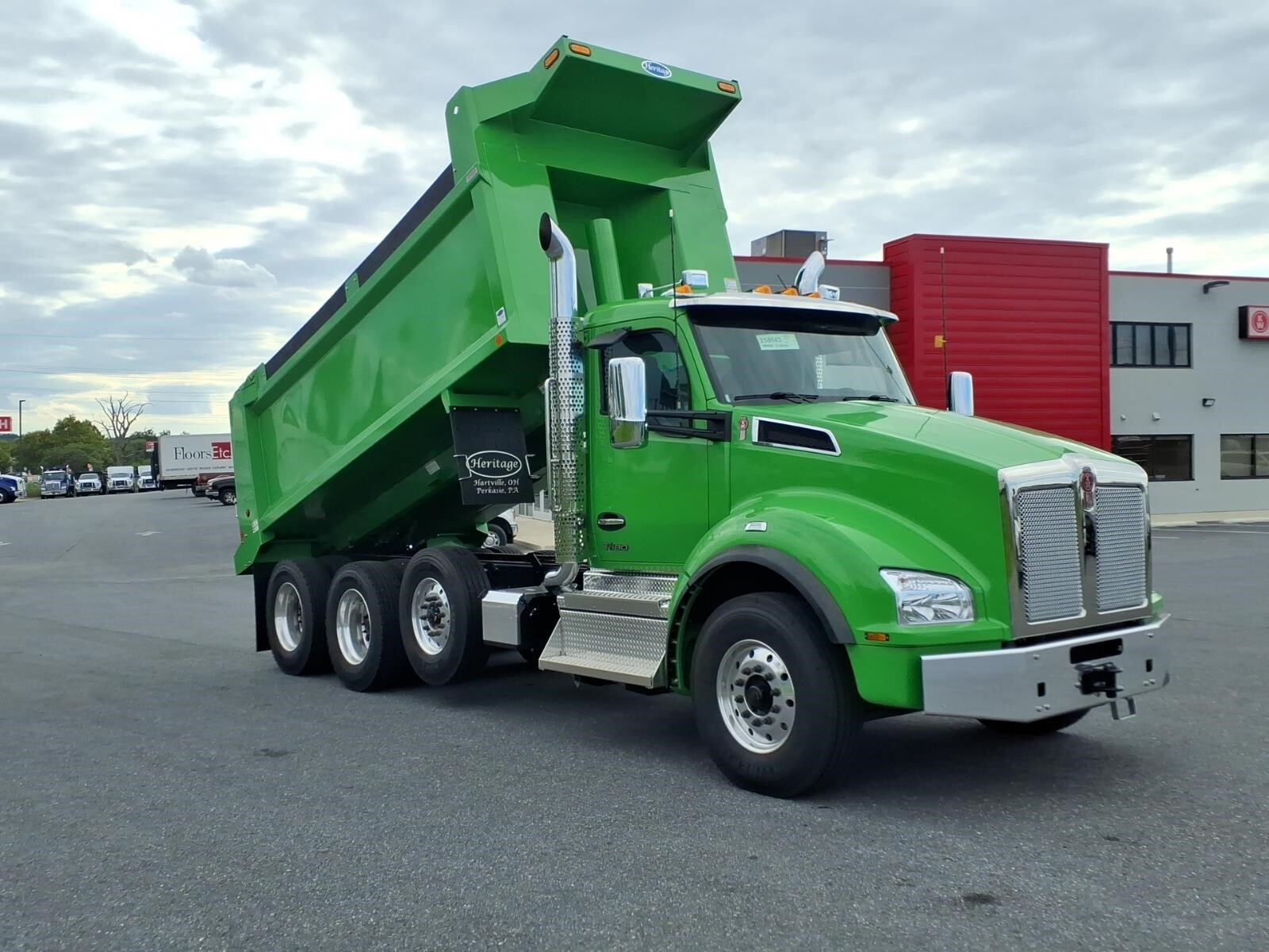 2027 KENWORTH T880 in Upper Marlboro, MD