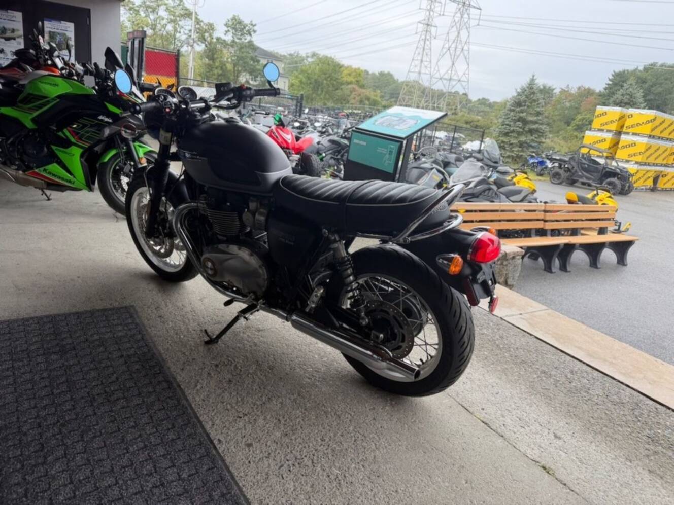 A photo of this 2022 Triumph Bonneville T120 Jet Black